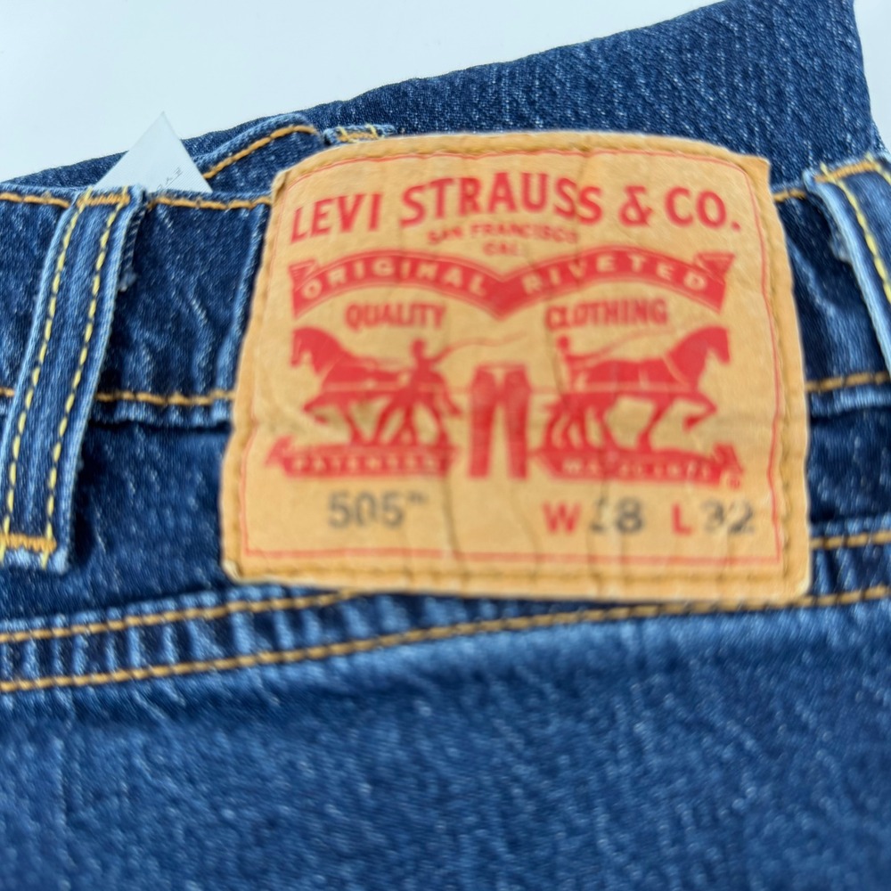 Levis Jeans Mens 38x32 Blue 505 Regular Fit Straight Leg Dark Wash Classic Denim - Picture 5 of 8